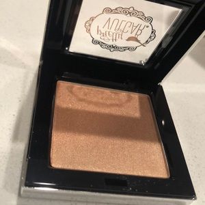 Pretty Vulgar Shimmering Swan Highlighter